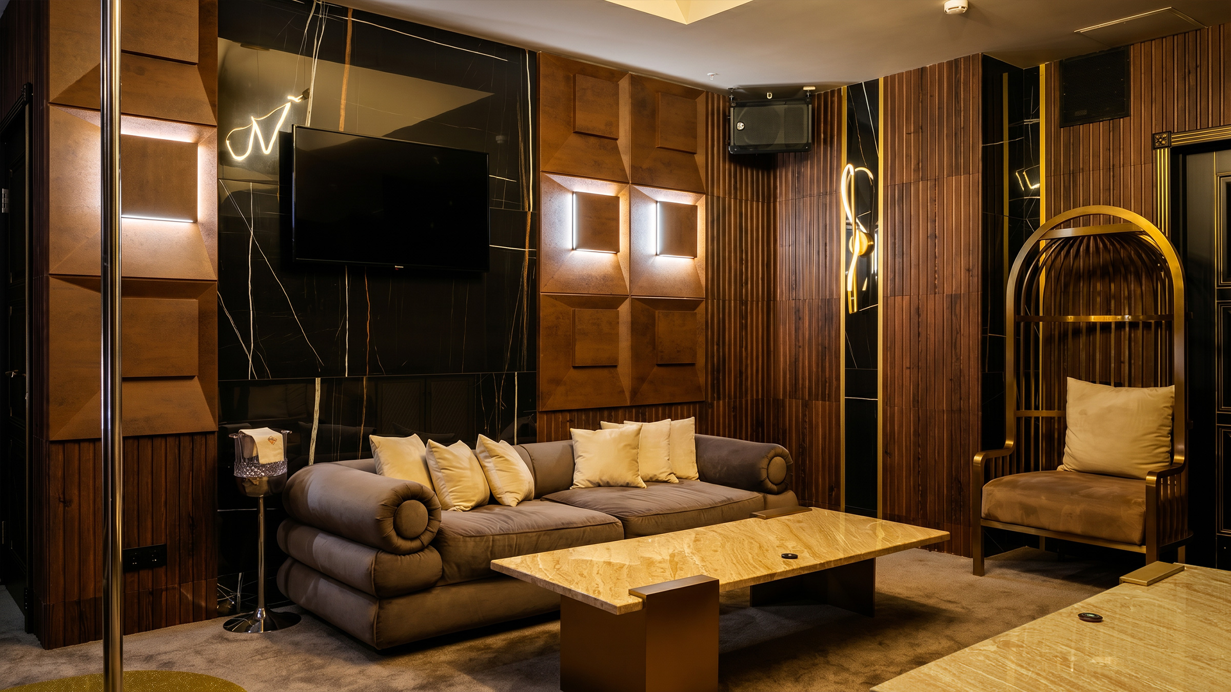 GOLDEN VIP